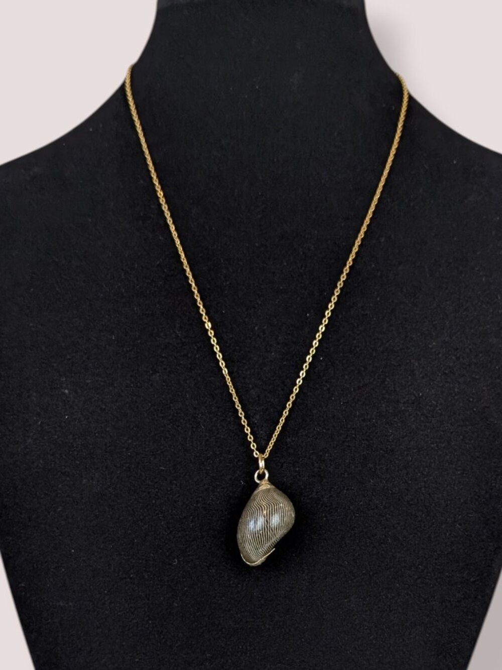 Vintage Gilded Seashell Pendant Necklace